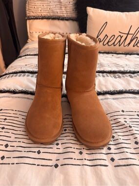 Ugh Chestnut Suede Lined Boots